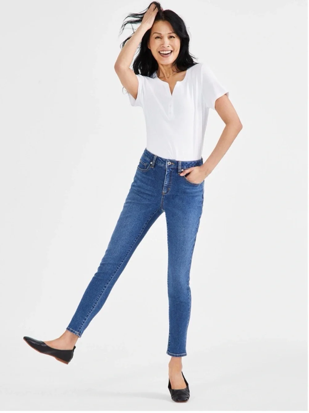 BNWT STYLE & CO. SHORT CURVY SKINNY MID-RISE SLIMMING POCKET JEANS IN SIZE 12S - Picture 1 of 16